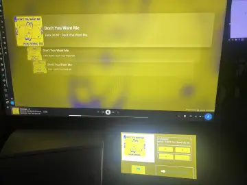 ESP32 display with album art and dynamic colors from MASS