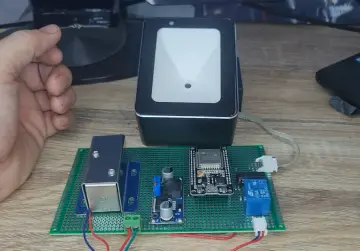 Door access control witch E-paper QR-code reader
