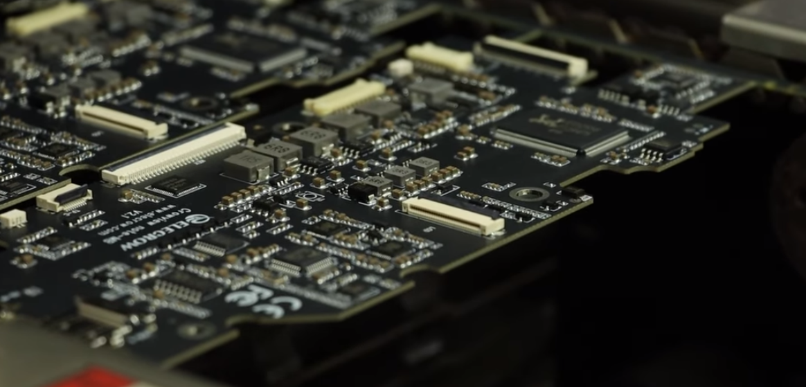 Elecrow's SMT production line provides perfect soldering results