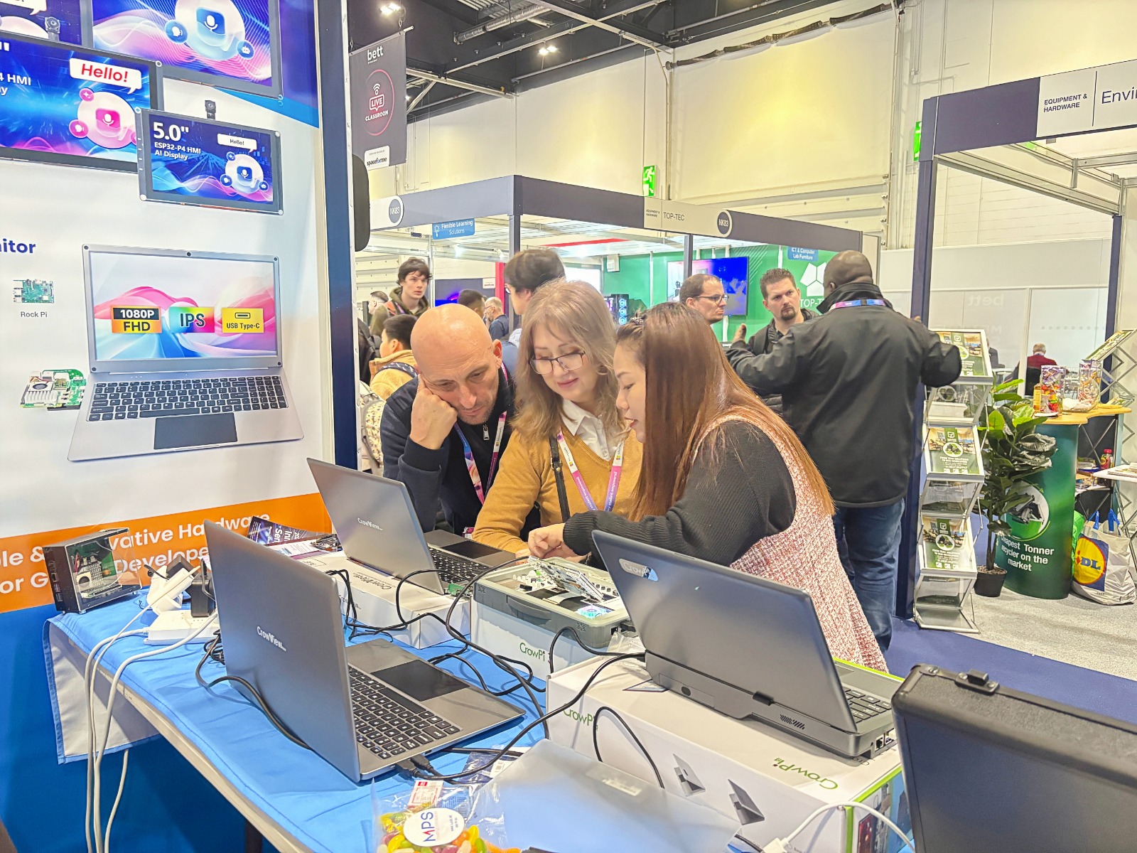 Visitors are experiencing CrowPi 3