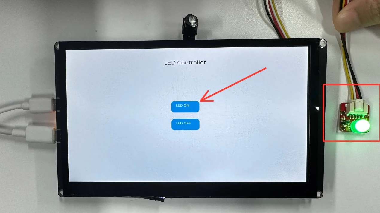 Observe the interface display